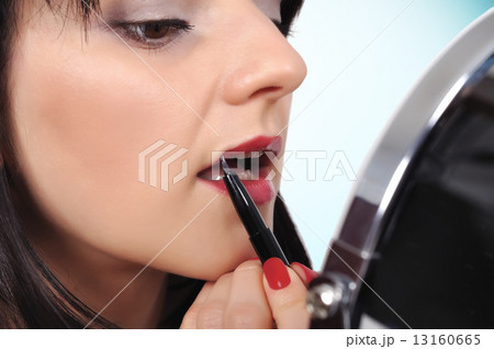 woman makeup lips 13160665
