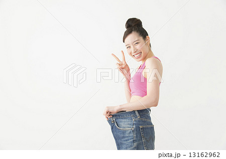 ダイエットに成功する女性 ダイエットに成功する女性 13162962