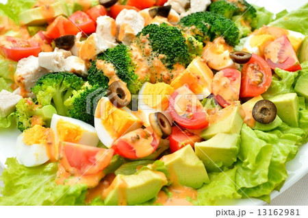 コブサラダ（ドレッシングあり） 13162981