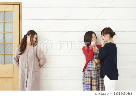 女子３人 13163063