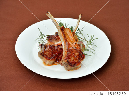 骨付きラム肉の香草焼き。 13163229