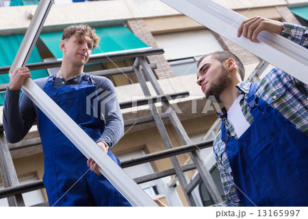 Two workmen delivering PVC profiles 13165997