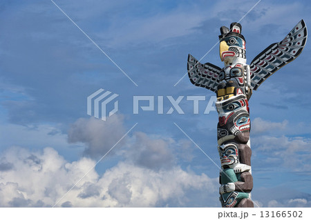 Totem wood pole in the blue cloudy background 13166502