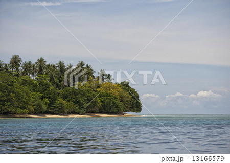 Siladen turquoise tropical paradise island 13166579