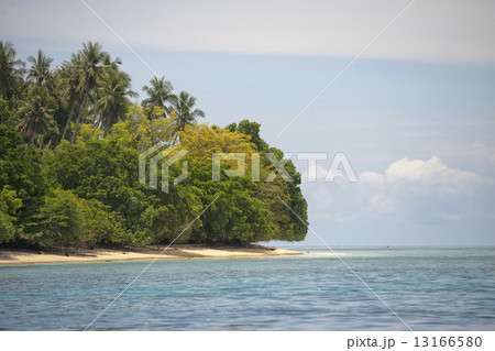 Siladen turquoise tropical paradise island 13166580