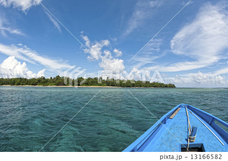 Siladen turquoise tropical paradise island 13166582