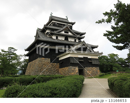 松江市の国宝松江城（天守） 13166653