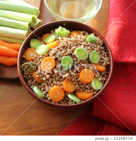 Buckwheat porridge with carrot and leek Buckwheat porridge with carrot and leek 13169774