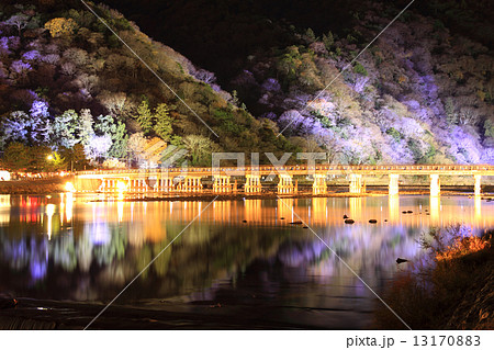 12月京都 嵐山渡月橋ライトアップ 嵐山花灯路 の写真素材