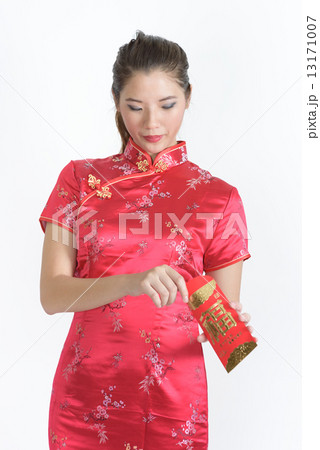 One young chinese woman in cheongsam checking her red packet amount in isolated white background 13171007