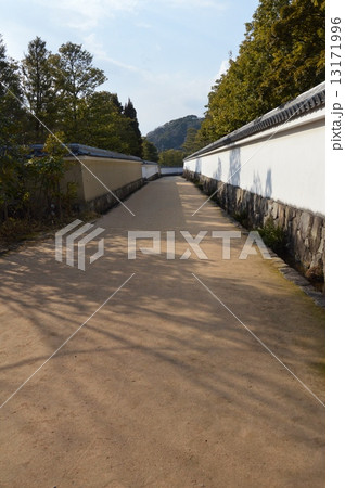 好古園の庭園群を区切る「築地塀」（姫路公園／兵庫県姫路市本町） 13171996