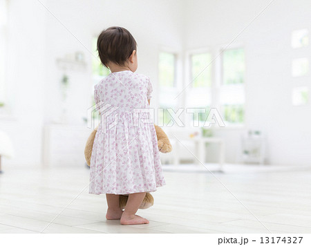 幼い日本人の女の子 幼い日本人の女の子 13174327