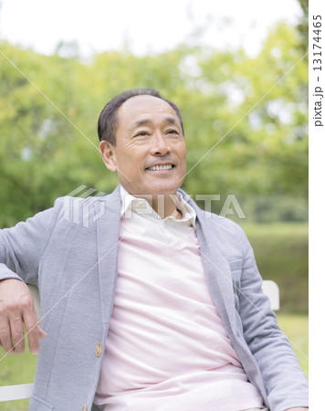 日本人の中高年男性 13174465