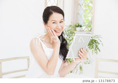 ビューティーイメージ ミドル女性 ビューティーイメージ ミドル女性 13178873