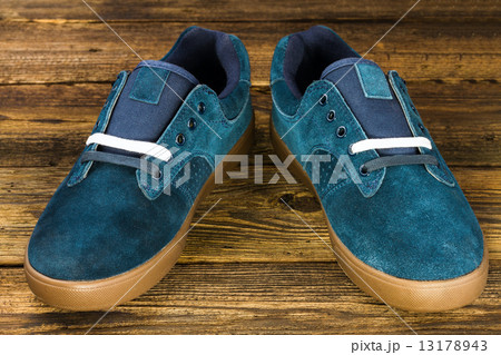 dark blue man's shoe 13178943