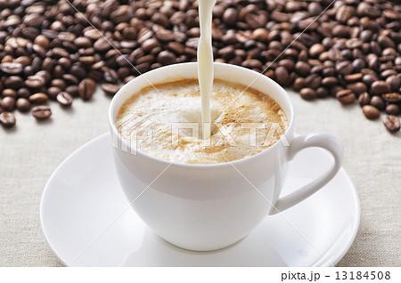 カフェラテ 13184508