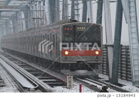 205系5000番台電車　武蔵野線　M14編成　大雪 13184943