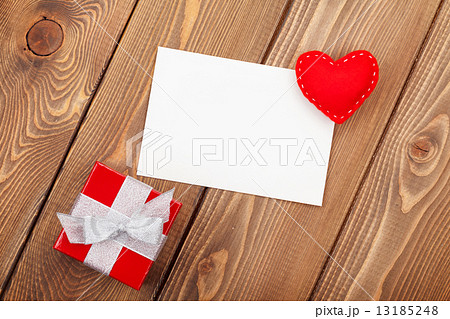 Valentines day toy heart, blank greeting card and gift box Valentines day toy heart, blank greeting card and gift box 13185248