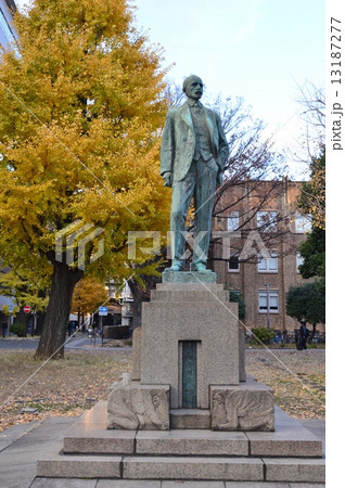 ジョサイア・コンドルの像(東京大学・本郷キャンパス/東京都文京区本郷) ジョサイア・コンドルの像(東京大学・本郷キャンパス/東京都文京区本郷) 13187277