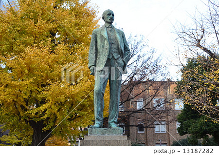 ジョサイア・コンドルの像(東京大学・本郷キャンパス/東京都文京区本郷) ジョサイア・コンドルの像(東京大学・本郷キャンパス/東京都文京区本郷) 13187282