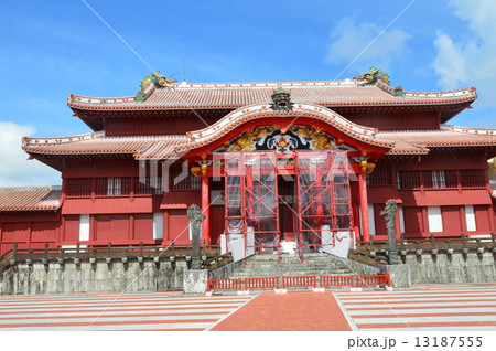 首里城の「正殿」（沖縄県那覇市首里） 13187555