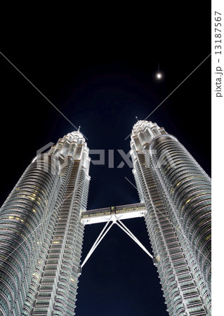 クアラルンプール、ペトロナスタワー、夜景 13187567