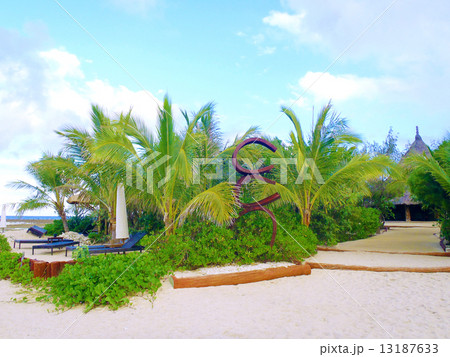 南の島の小さな島へ行きたい 南の島の小さな島へ行きたい 13187633