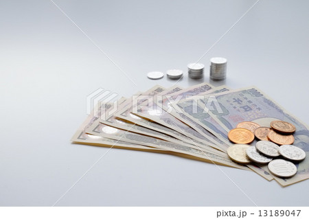 硬貨とお札 硬貨とお札 13189047