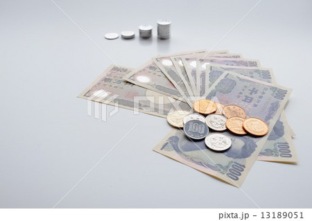 硬貨とお札 硬貨とお札 13189051