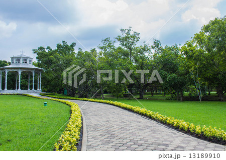 Walkway paved 13189910