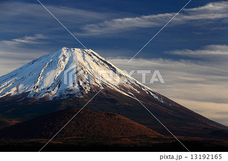 晩秋の富士山の写真素材 [13192165] - PIXTA