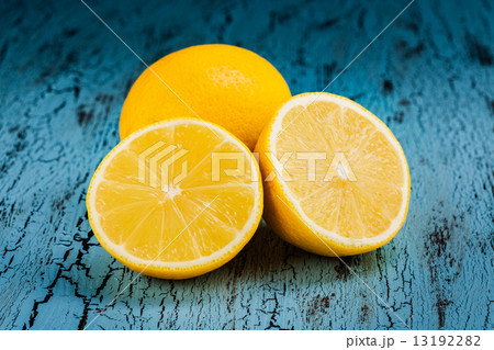 Lemon and cut half slices 13192282