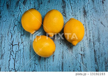 Four lemons 13192283