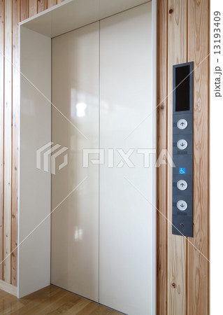 エレベーター 13193409