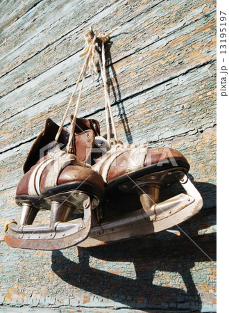 vintage pair of mens ice skates vintage pair of mens ice skates 13195197