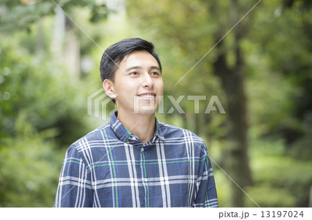 20代の男性　 13197024