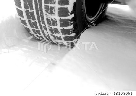 スタッドレスタイヤ スタッドレスタイヤ 13198061