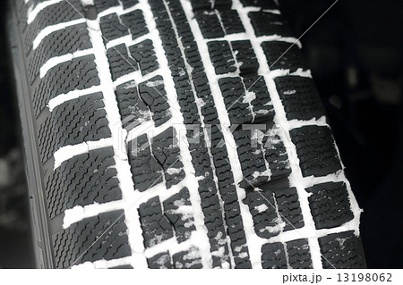 スタッドレスタイヤ 13198062
