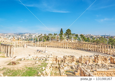 ジェラシュのオーバル・フォルム(ヨルダン、ジェラシュ) 13198167