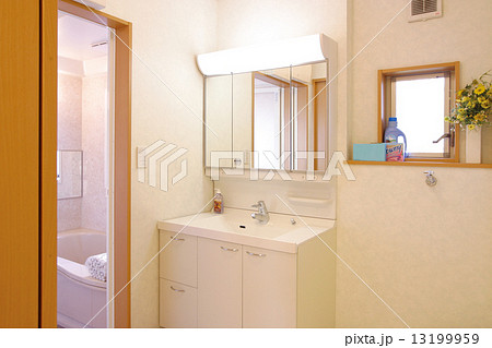 住まいの洗面室とバスルーム　イメージ 13199959
