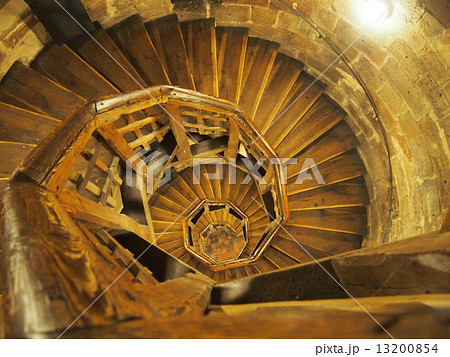 ドイツ、カイザーブルク城の螺旋階段 13200854