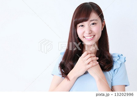 若い女性 ポートレート 汎用イメージ 若い女性 ポートレート 汎用イメージ 13202996