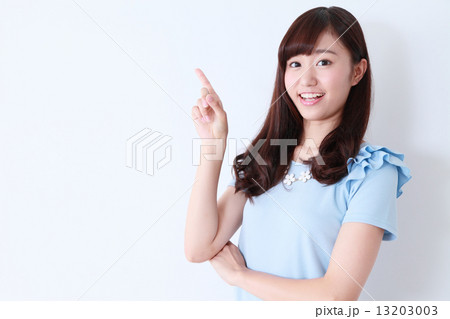 若い女性 ポートレート 汎用イメージ 若い女性 ポートレート 汎用イメージ 13203003