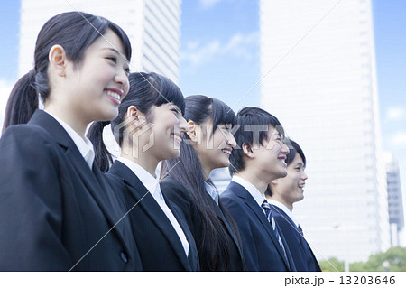 笑顔の新社会人 笑顔の新社会人 13203646