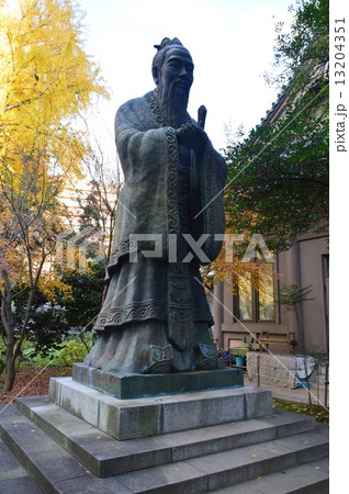 世界一高い「孔子の像」(湯島聖堂/東京都文京区湯島1丁目) 世界一高い「孔子の像」(湯島聖堂/東京都文京区湯島1丁目) 13204351