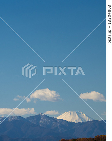 神奈川から望む富士山と丹沢山系 13204803