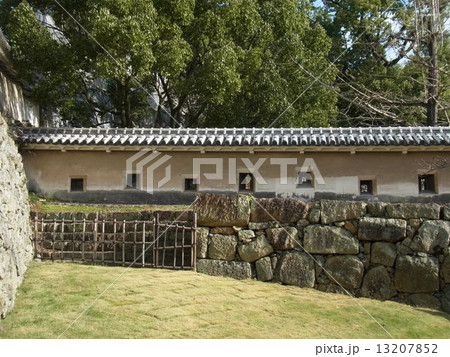 世界遺産「姫路城」の鉄砲狭間 13207852
