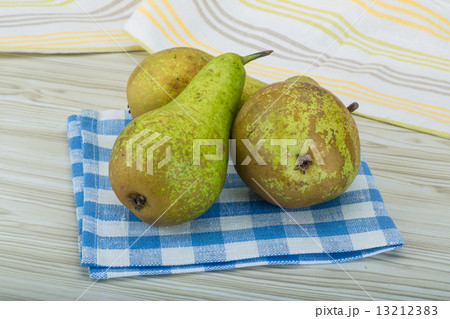 Ripe pears Ripe pears 13212383