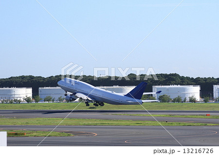 成田空港を離陸したB747 13216726