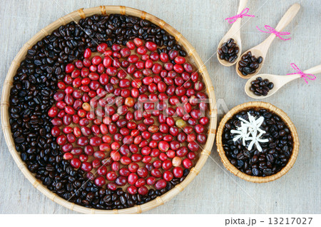 Collect of cofee bean,  ripe berries, black roasted 13217027